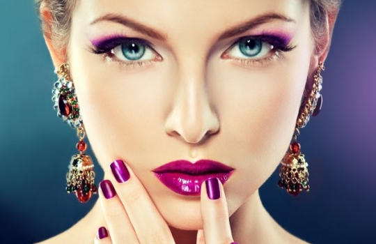 Υπέροχα μυστικά μακιγιάζ για μελαχρινές που θα σας συναρπάσουν